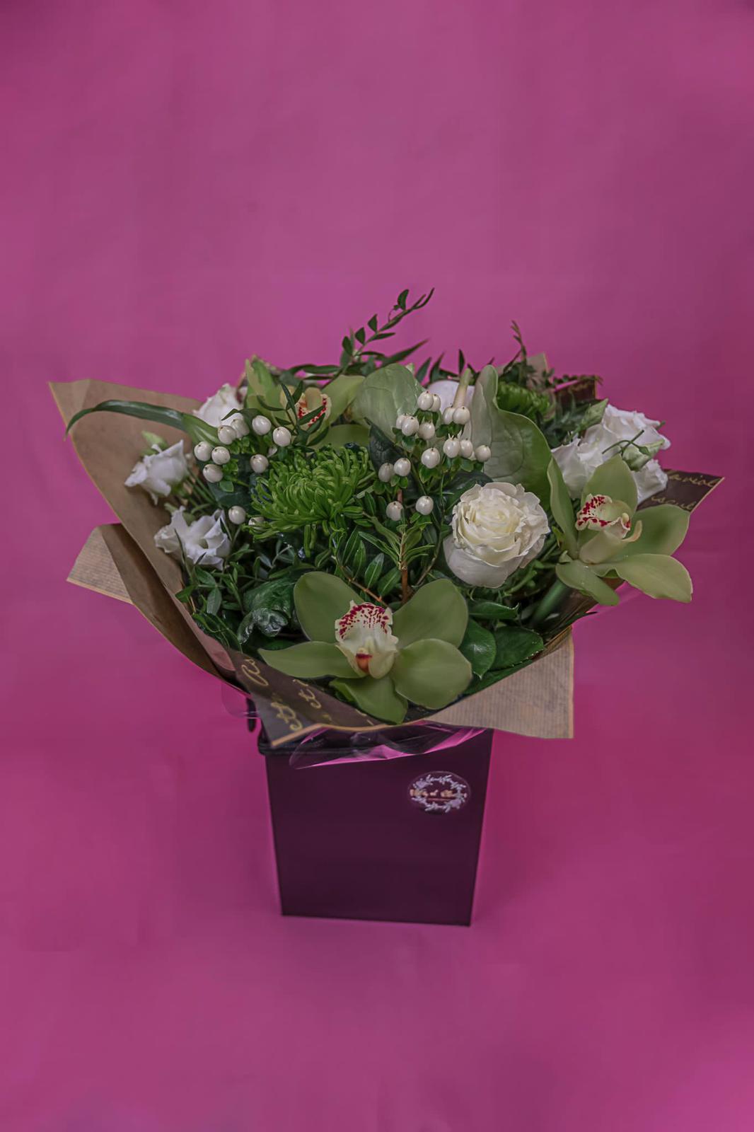 Fleur n Bloom Handtie Bouquet